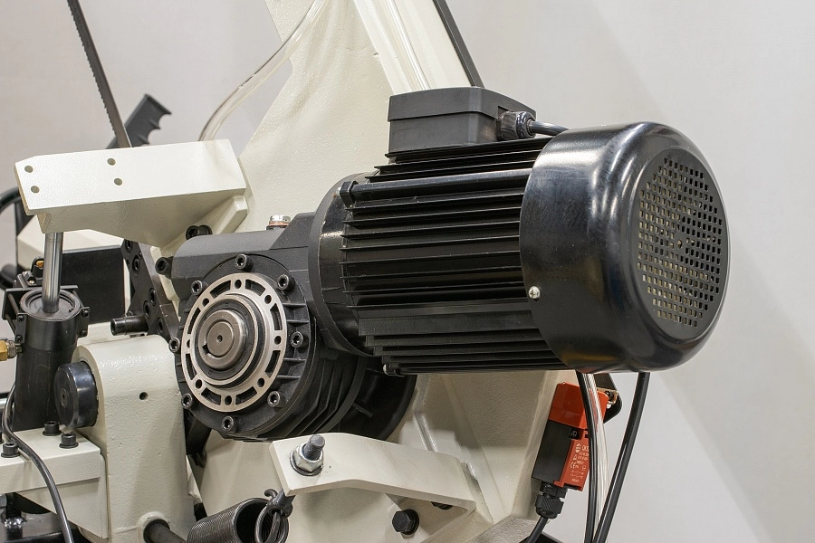 Станок ленточнопильный Stalex BSМ-220GV