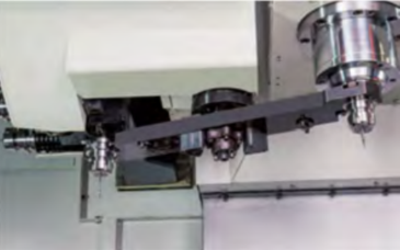 Инструментальный магазин на 24 позиций, с манипулятором