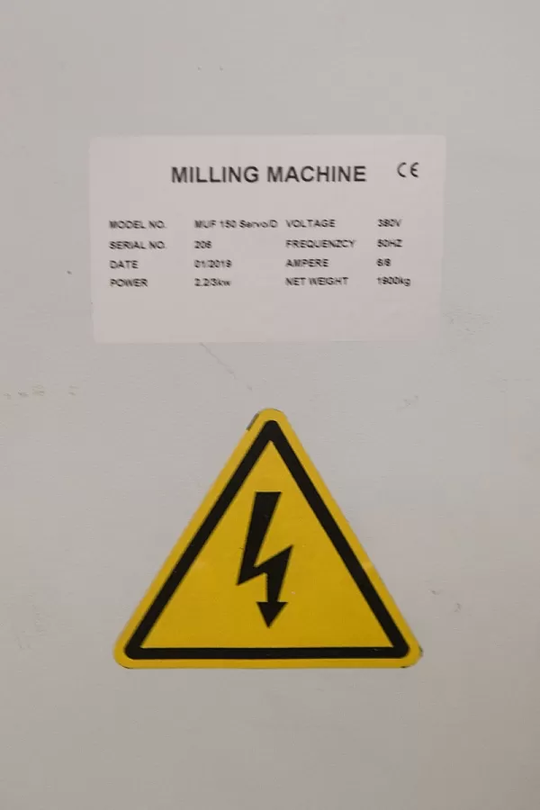 Широкоуниверсальный фрезерный станок STALEX MUF150 Servo