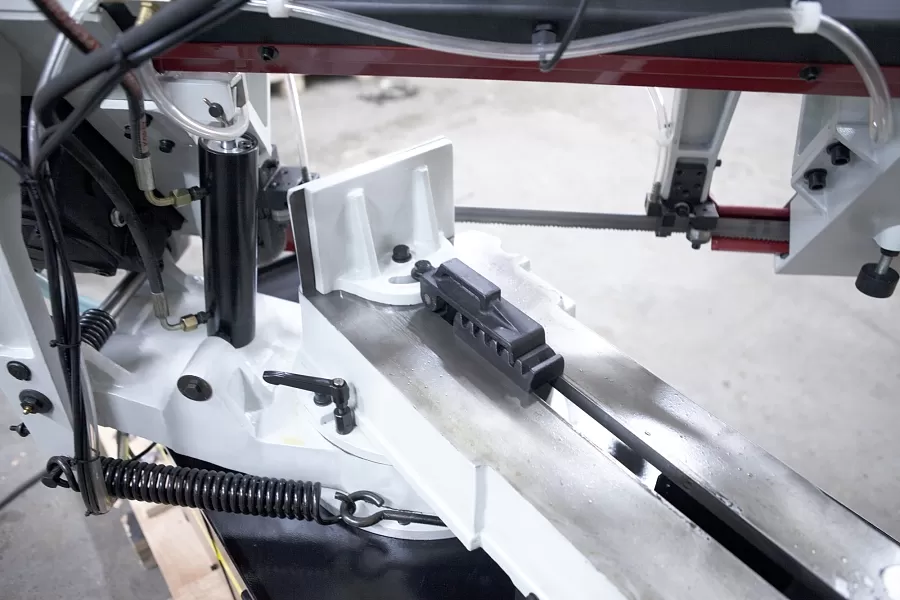 Станок ленточнопильный с гидроразгрузкой Stalex BS-1018R