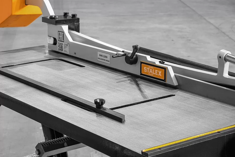 Гильотина ручная сабельного типа Stalex KHS-1250
