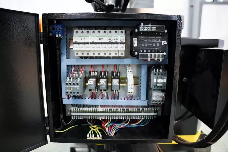 Автоматический ленточнопильный колонный станок Stalex H-320А